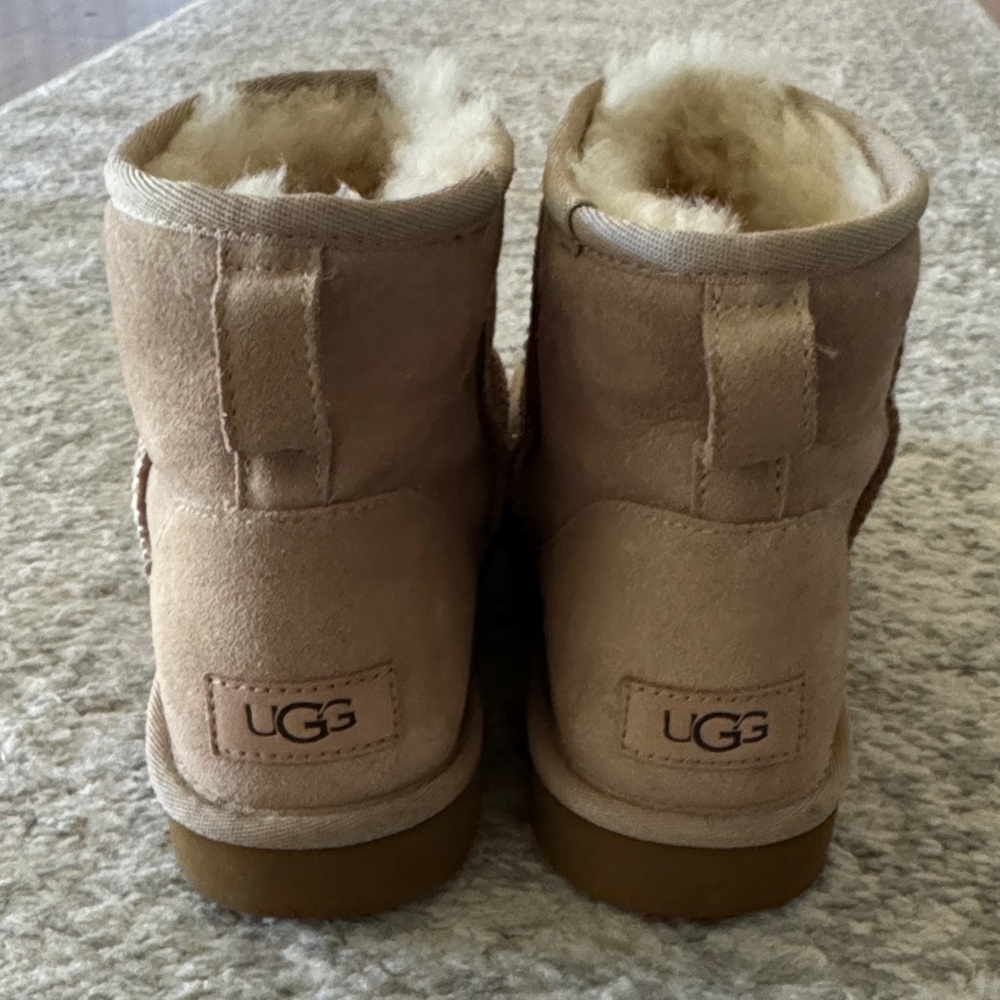 UGG Minis. Tan